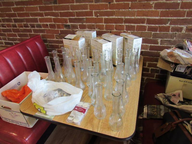 lot 4945 image: Lot Of Vases And Tea Lights