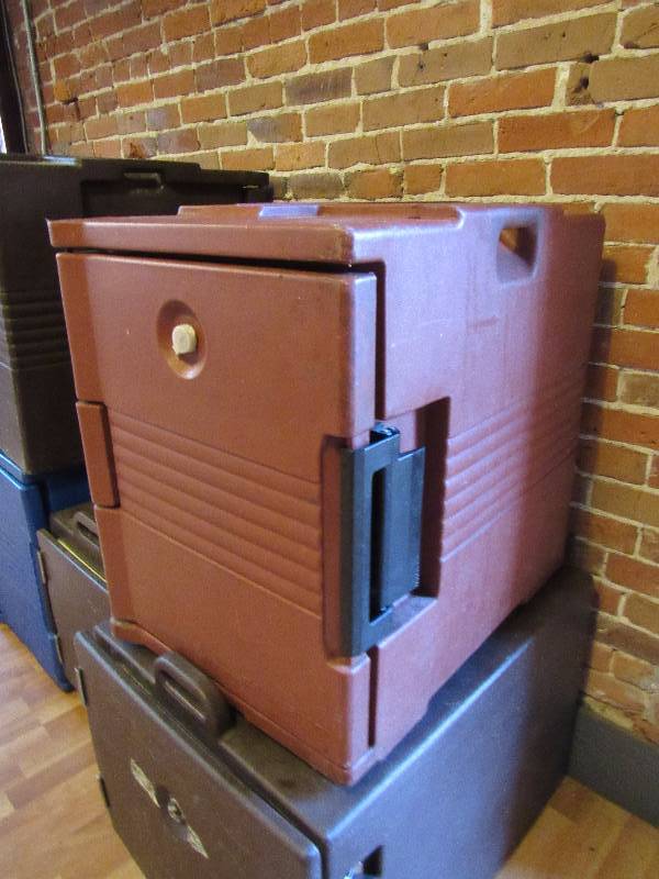 lot 4948 image: Cambro CamCarrier Catering Carrier