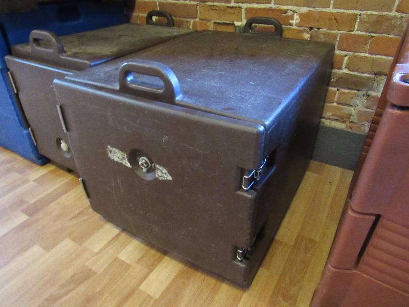 lot 4949 image: Cambro CamCarrier Multi PanTray Carrier