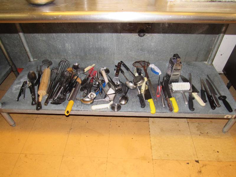 lot 4959 image: Large Lot Of Kitchen Utensils