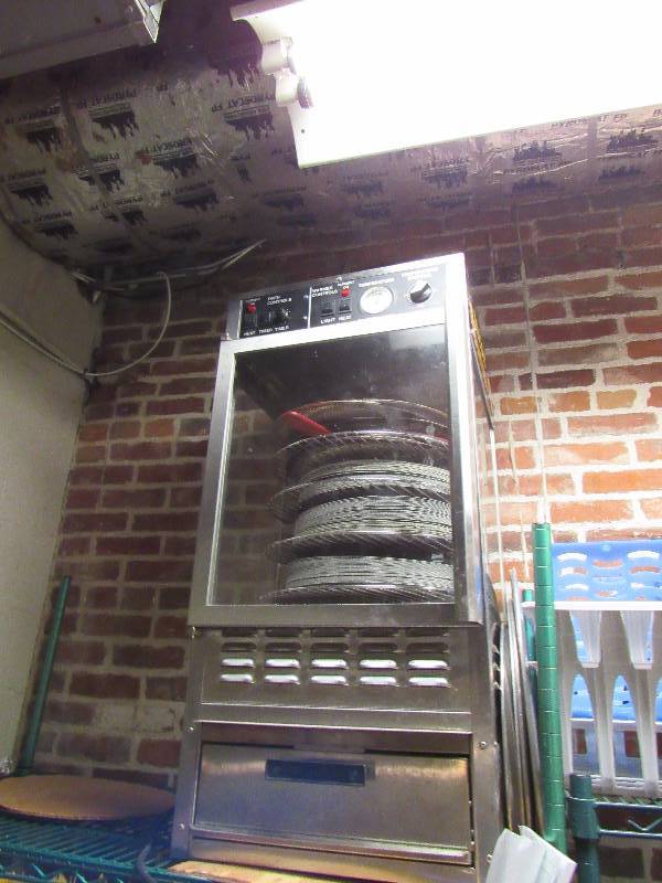 lot 4965 image: Golden Medal Counter Top Pizza Oven With Display