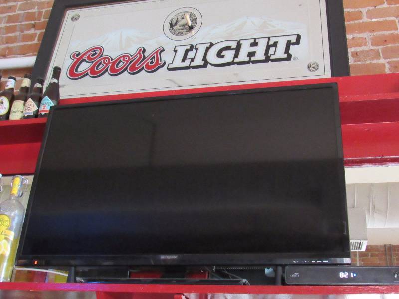 lot 4974 image: Westinghouse 39 Flat Screen HDTV