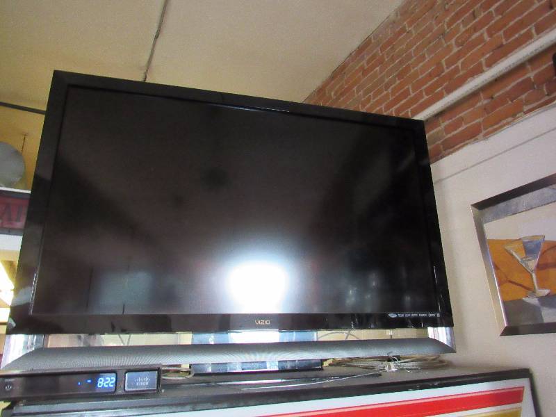 lot 4975 image: Vizio 55 Flat Screen HDTV