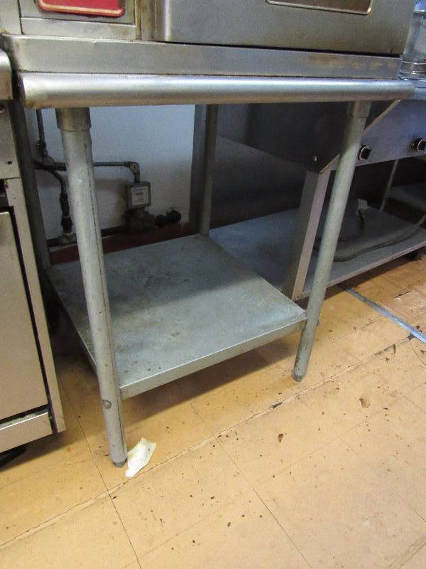 lot 4991 image: Eagle 30 Square Equipment Stand