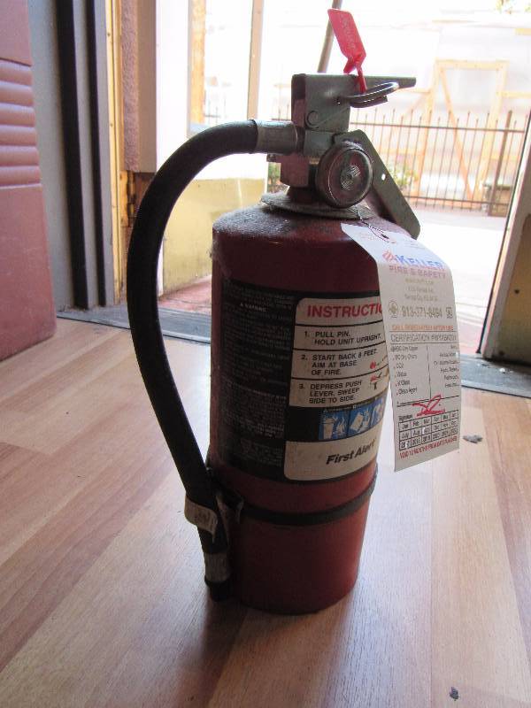 lot 5083 image: First Alert Standard ABC Fire Extinguisher