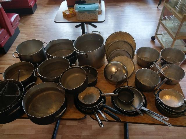 lot 5088 image: Large Lot Of Pots And Soup Pans