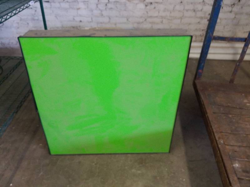 lot 3254 image: 30x30 light box