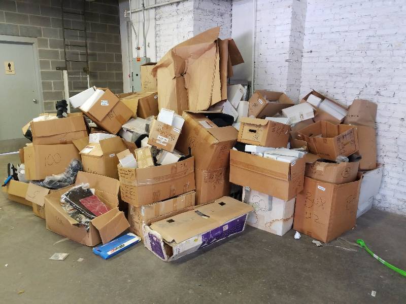 lot 3265 image: Large resell lot of orthopedic supplies, braces, etc