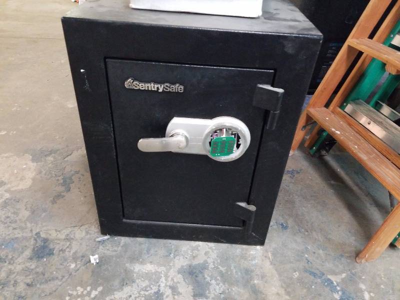 lot 3280 image: Sentry safe
