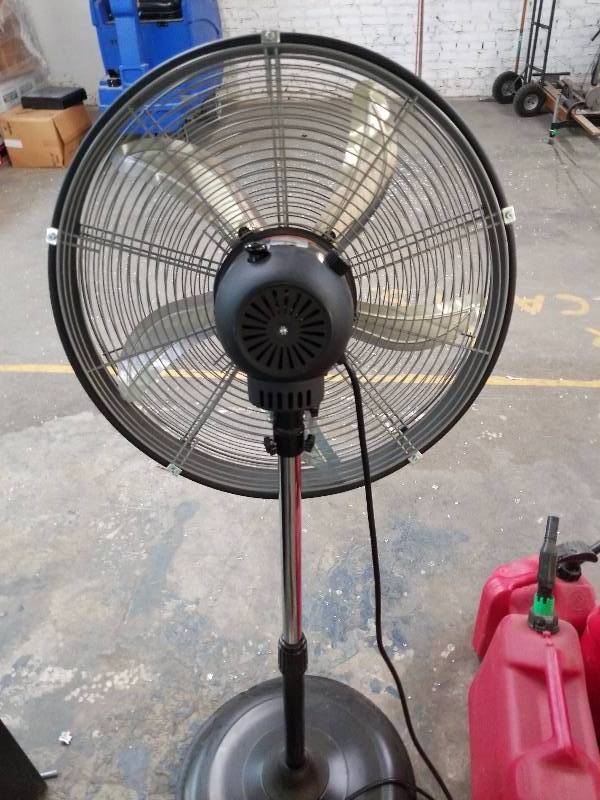 lot 3281 image: 3 speed commercial floor fan