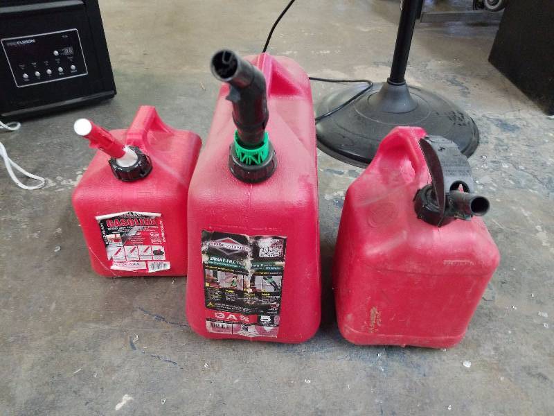 lot 3282 image: Lot 3 gas cans