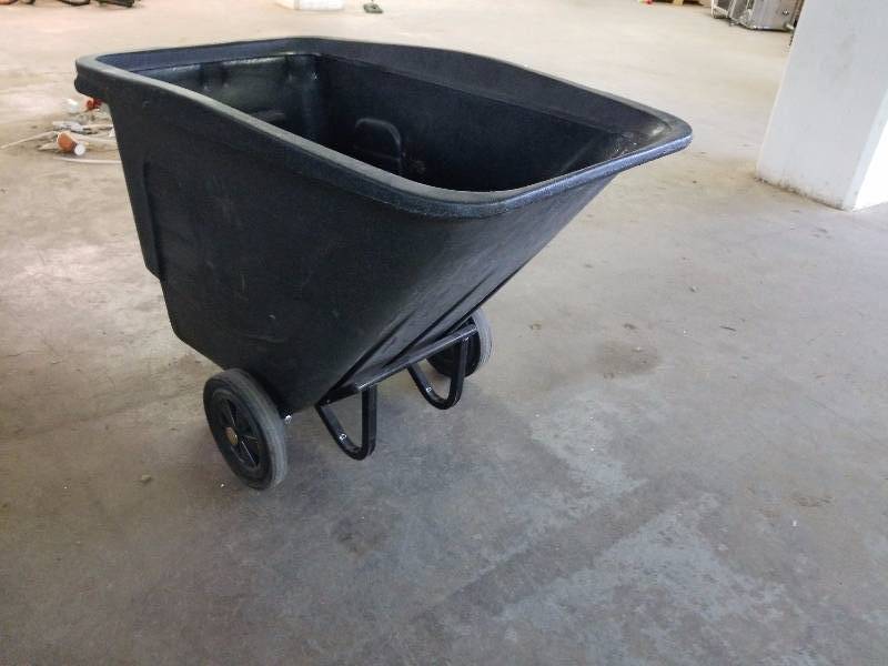 lot 3303 image: Carlisle tilt truck. 12 yard