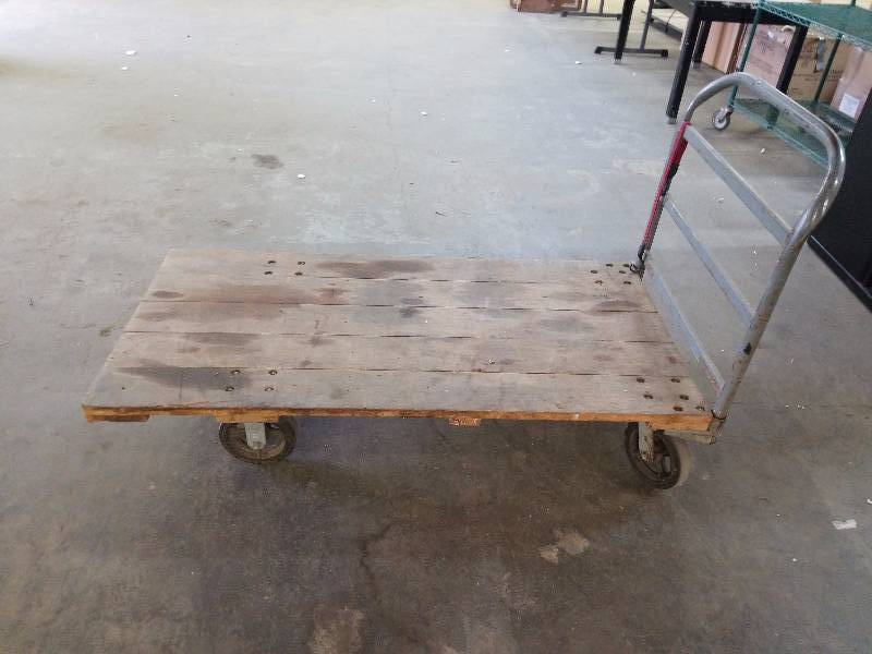 lot 3304 image: warehouse cart