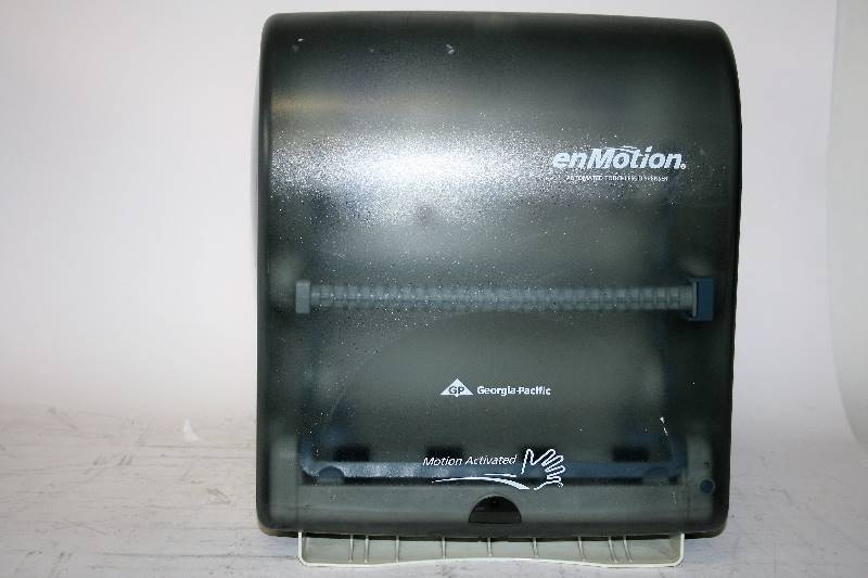 lot 562 image: TOUCHLESS PAPER TOWEL DISPENSER