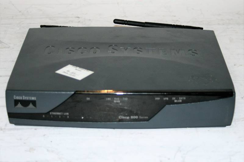 lot 581 image: CISCO 870 SERIE SWITCH ROUTER