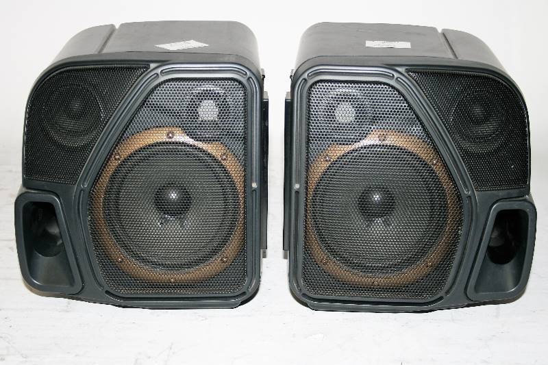 lot 622 image: SPEAKERS