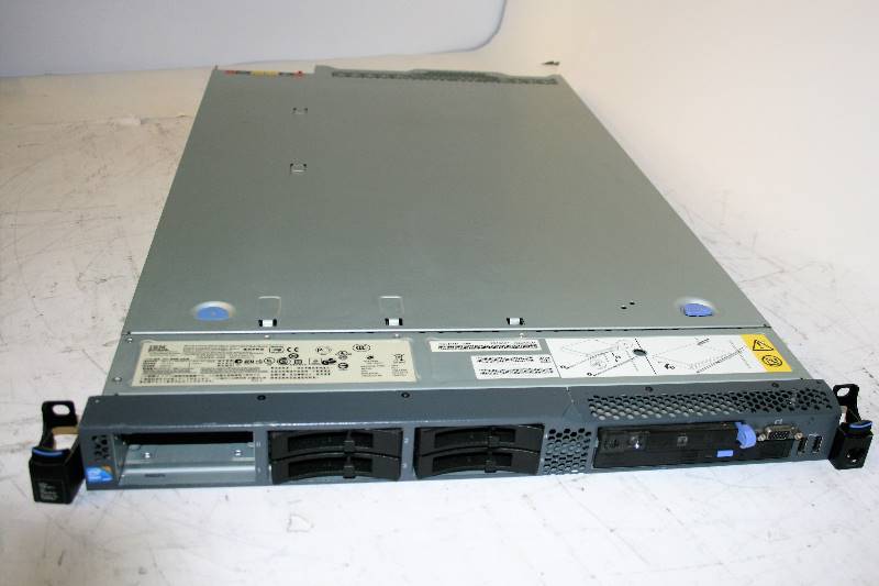 lot 625 image: IBM SERVER