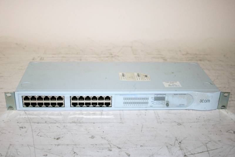 lot 645 image: 3COM BASELINE 10100 SWITCH SUPERSTACK III, 24-PORT, 3C16465C