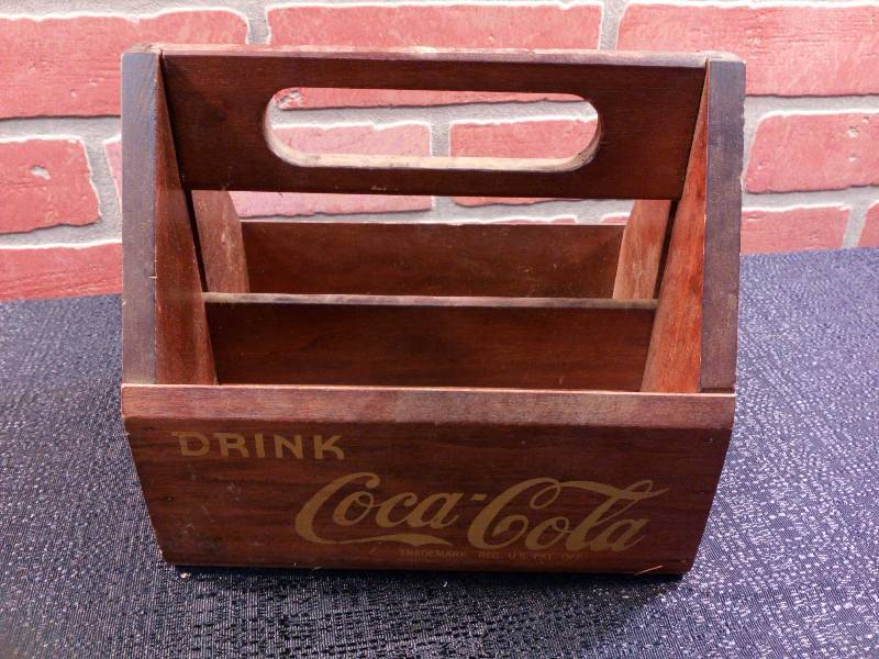 lot 12 image: Vintage 6-Pack Style Drink Coca-Cola Wood Carrier Tote