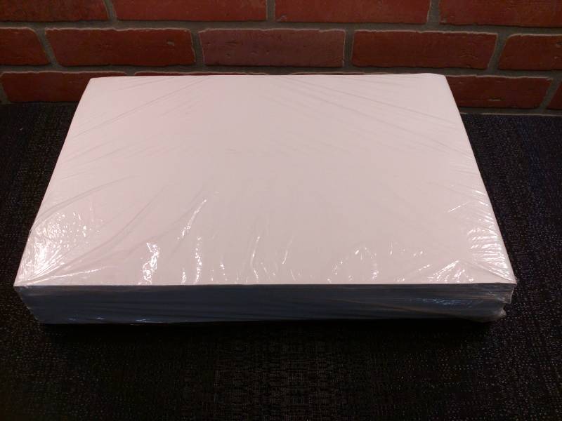 lot 33 image: Pacon Premium Weight Drawing Paper