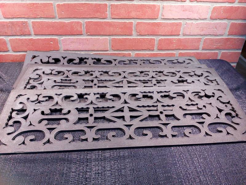 lot 86 image: Stair Tread Mat Scroll Design