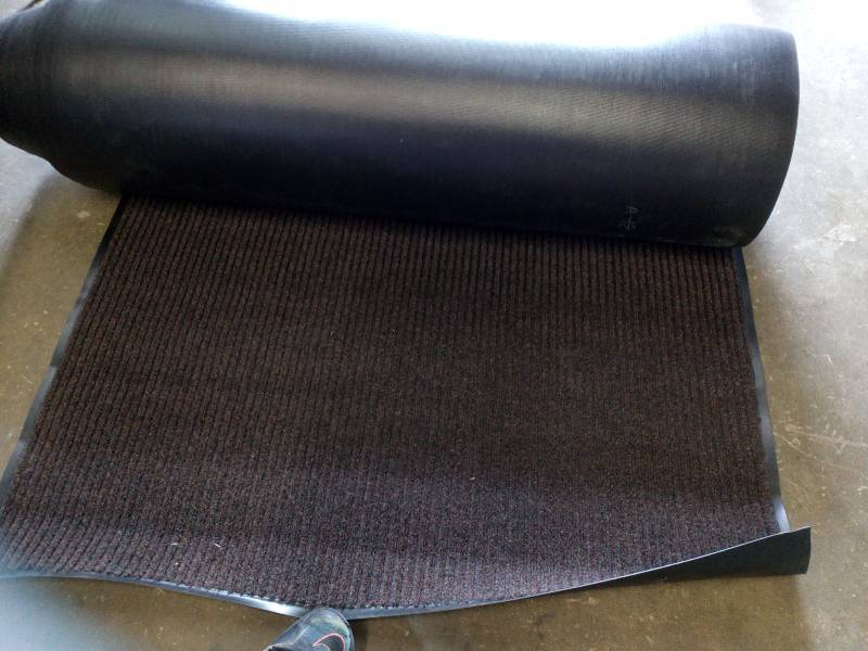 lot 89 image: Commercial Rubber Backed Carpet Runner HUGE