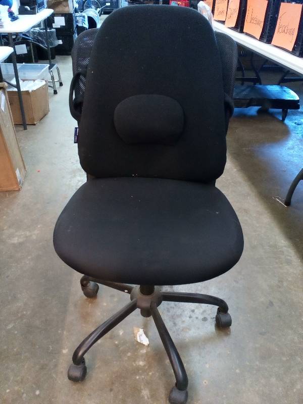 lot 109 image: OfficeDesk Chair - Adjustable With Removable Lumbar Support Cushion