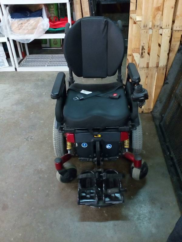 lot 113 image: Quantum 6000Z Power Wheelchair With Steel Wheelchair Carrier