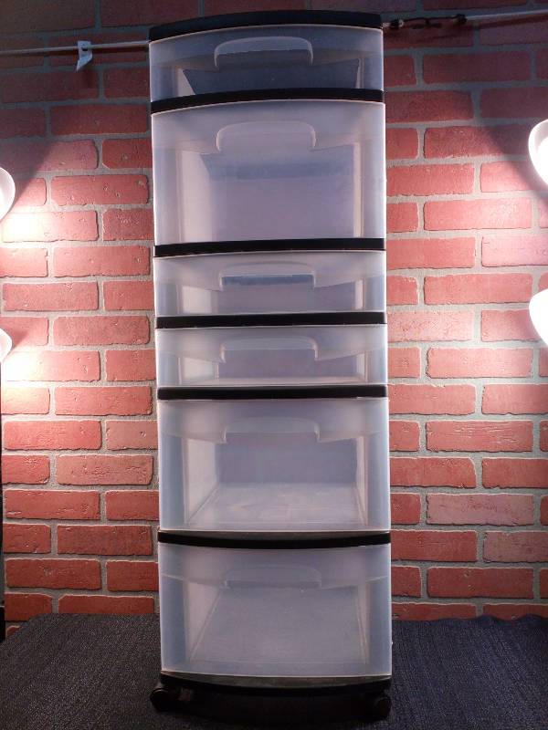 lot 141 image: Sterilite 5-Drawer Rolling Cart