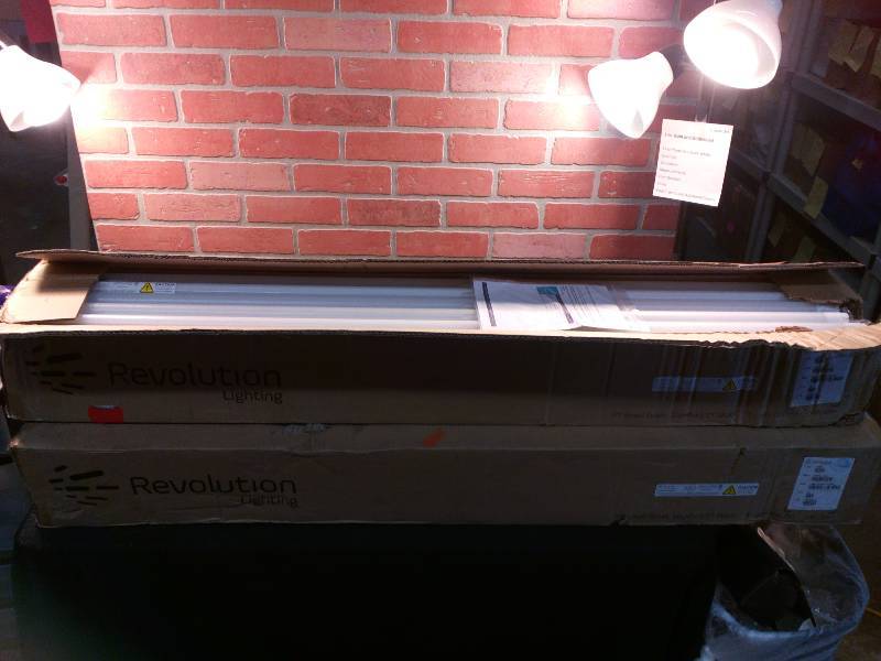 lot 146 image: Revolution 14W 180 Degree 4000K Bulbs