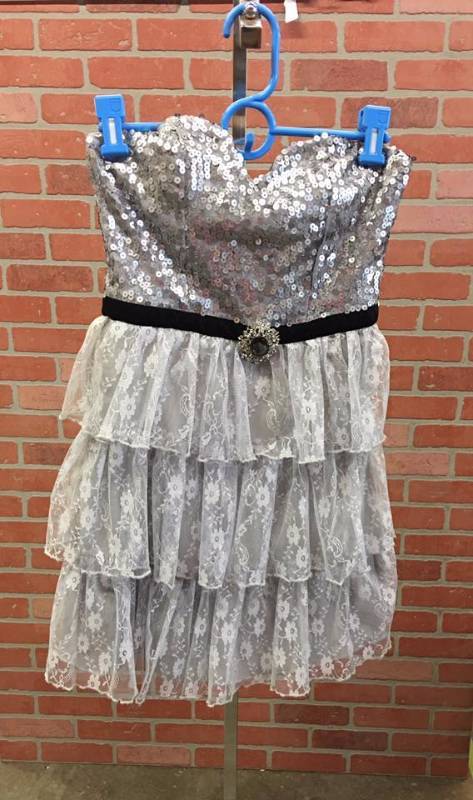 lot 170 image: Formal Evening Cocktail Party Dress