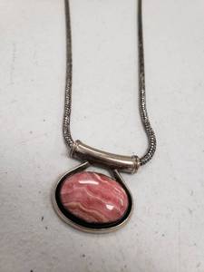 lot 10000063 image: Pink Stone and Silver Pendant Necklace