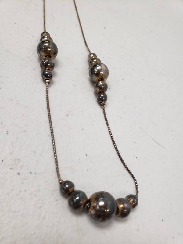 lot 1000002 image: 15 Inch Silver Beaded Necklace