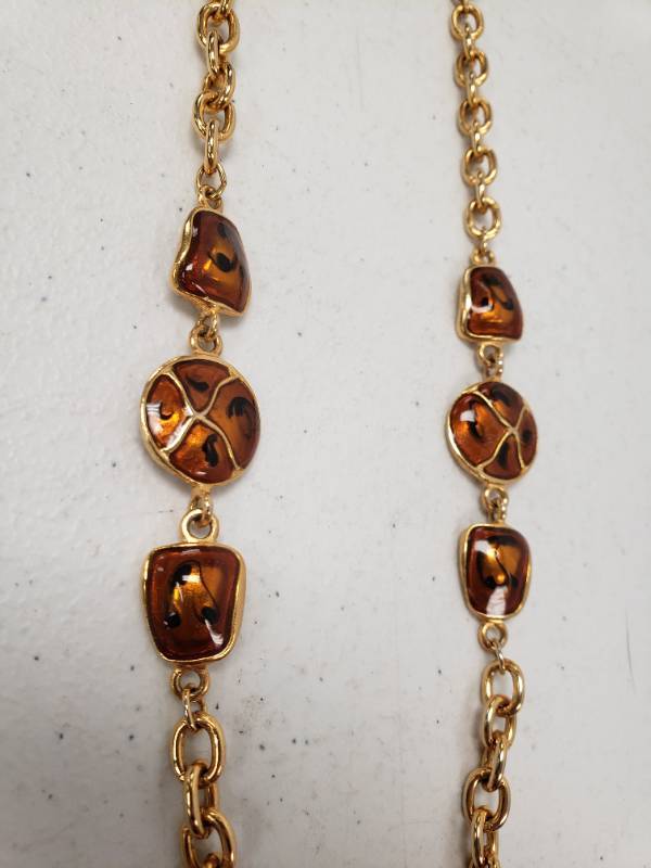 lot 1000007 image: 18 Inch Gold Chain and Brown Glass Beaded Necklace