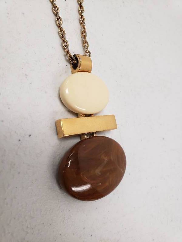 lot 1000009 image: 15 Inch Gold, Brown and Beige Pendant Necklace