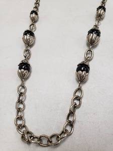 lot 6490 image: 18 Inch Silver and Black Beaded Chain Necklace
