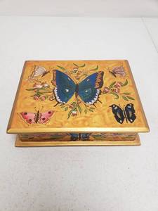 lot 6747 image: 6 x 7.5 Inch Gold Butterfly Decorative Wooden Jewelry Box