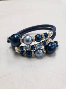 lot 6764 image: Blue Beaded Wrap Bracelet