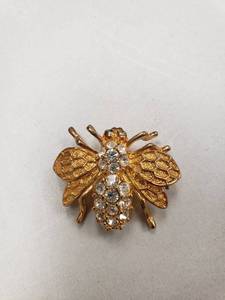 lot 6766 image: Vintage Gold and Crystal Honey Bee Fashion PinBrooch