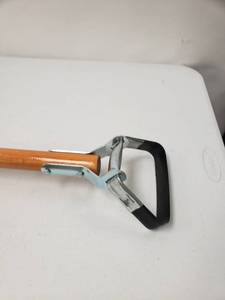 lot 967121 image: Husky 54 Inch Wood Handle Action Hoe with Grip
