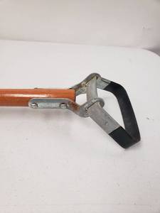 lot 967141 image: Husky 54 Inch Wood Handle Action Hoe with Grip