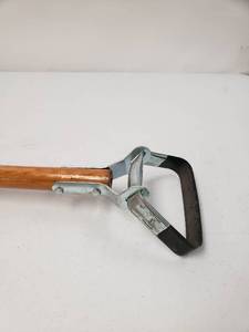 lot 967150 image: Husky 54 Inch Wood Handle Action Hoe with Grip