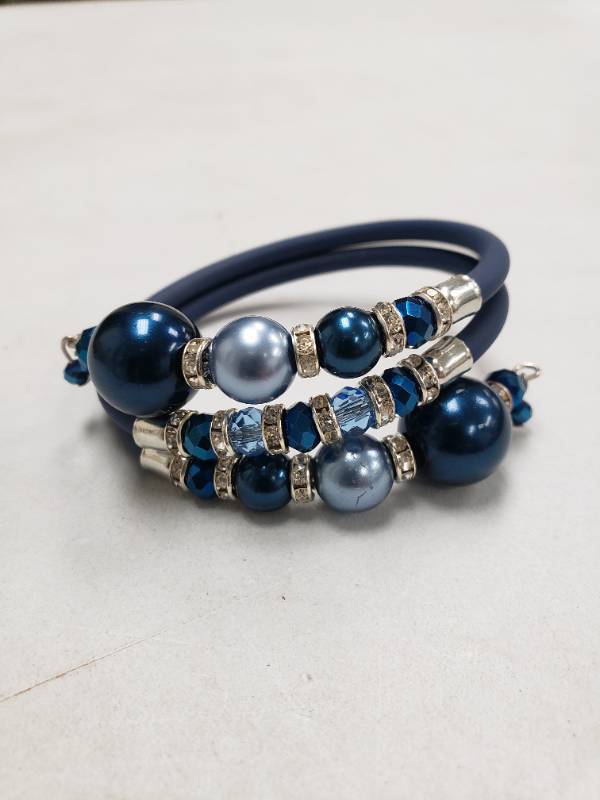 lot 96764 image: Blue Beaded Wrap Bracelet