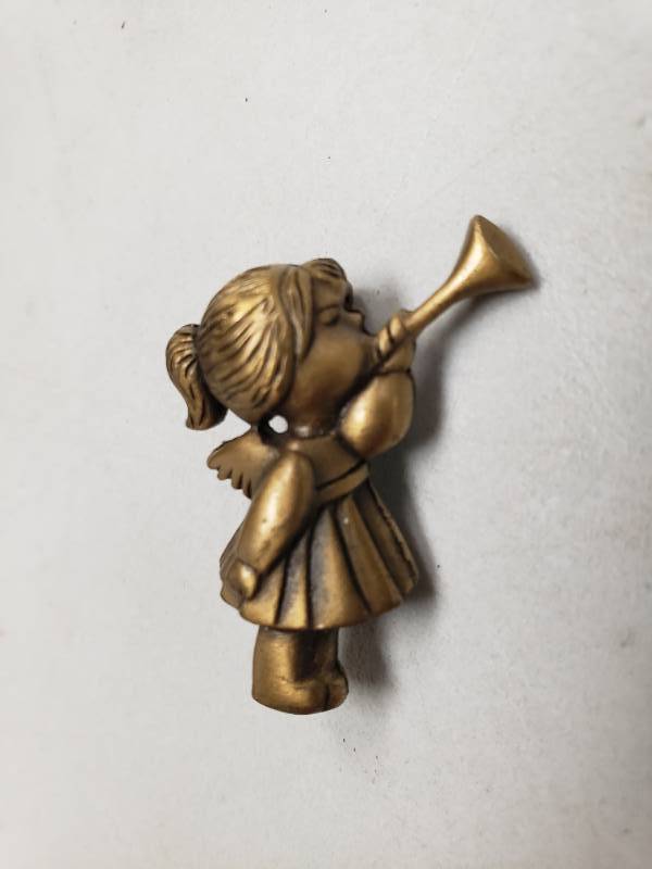lot 96784 image: 1.25 Inch Gold Angel with Horn Fashion PinBrooch