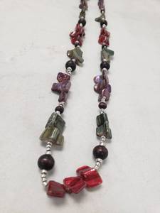 lot 6833 image: 16 Inch Multi Color Beaded Necklace