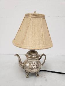 lot 6850 image: 12 Inch Antique Teapot Lamp