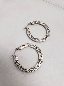 lot 6853 image: 1.5 Inch Decorative Silver Hoop Earrings