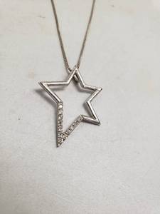 lot 6855 image: Silver Star Outline with Rhinestones Necklace