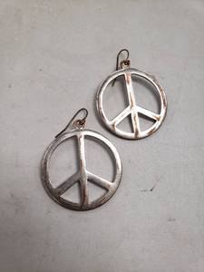lot 6857 image: 2 Inch Large Silver Peace Sign Earrings