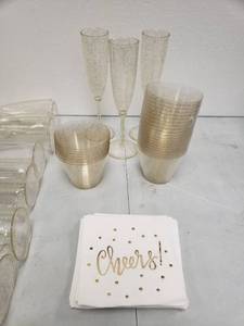 lot 6888 image: Cheers Gold Sparkle Plastic Drinkware and Napkin Set